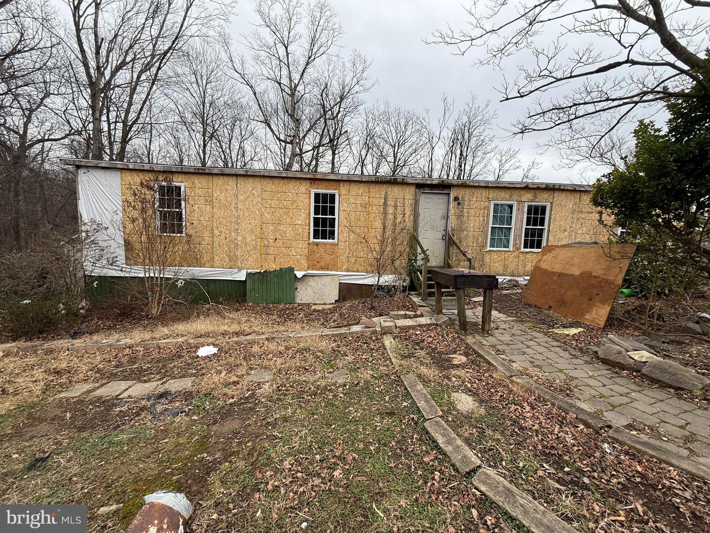 724 WESTERN LN, FRONT ROYAL, Virginia 22630, 3 Bedrooms Bedrooms, 5 Rooms Rooms,1 BathroomBathrooms,Residential,For sale,724 WESTERN LN,VAWR2013170 MLS # VAWR2013170