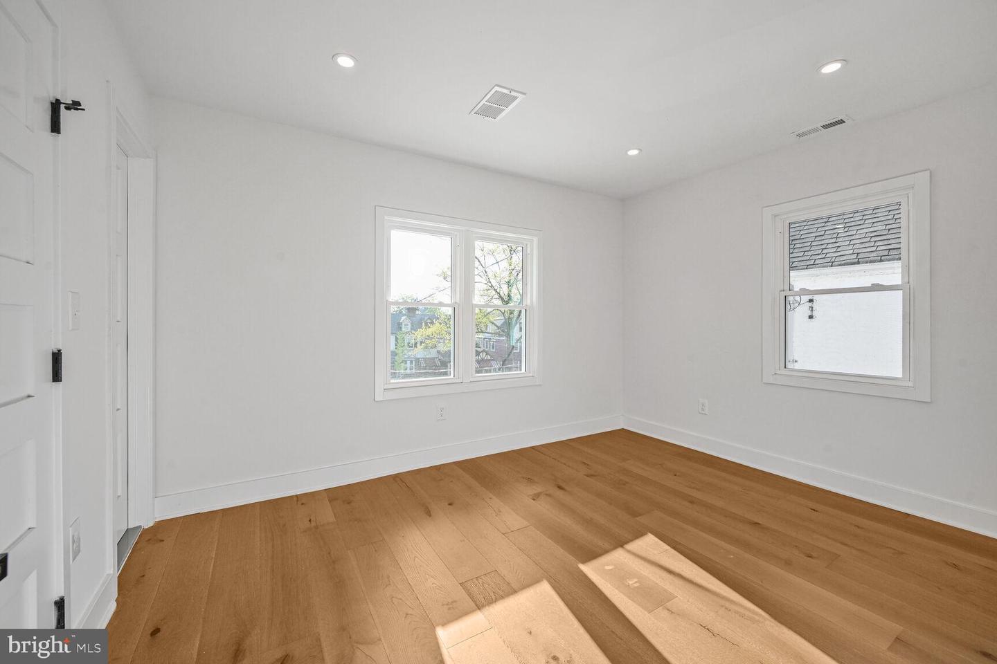 5310 14TH ST NW, WASHINGTON, District Of Columbia 20011, 7 Bedrooms Bedrooms, ,6 BathroomsBathrooms,Residential,For sale,5310 14TH ST NW,DCDC2242180 MLS # DCDC2242180