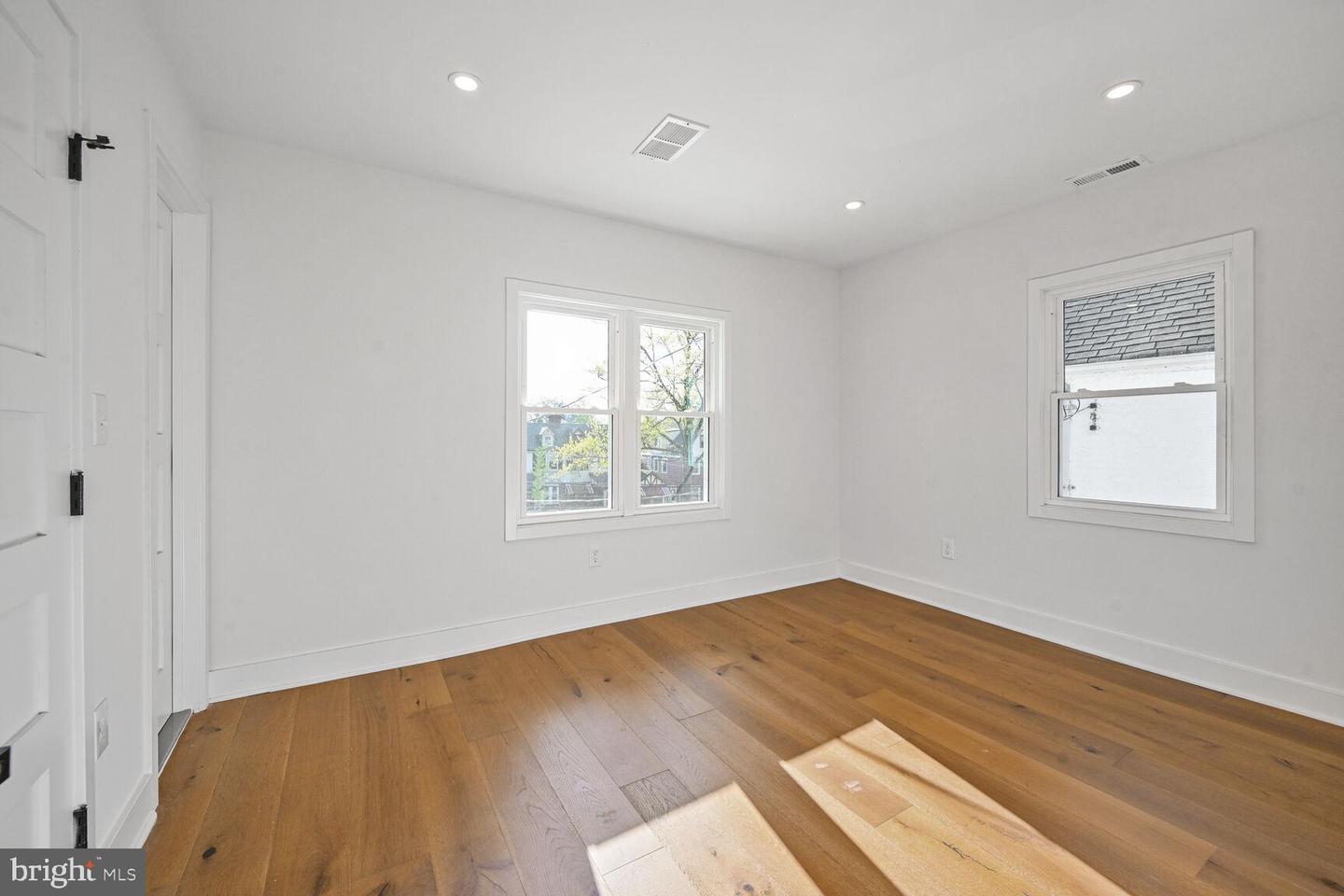 5310 14TH ST NW, WASHINGTON, District Of Columbia 20011, 7 Bedrooms Bedrooms, ,6 BathroomsBathrooms,Residential,For sale,5310 14TH ST NW,DCDC2242180 MLS # DCDC2242180