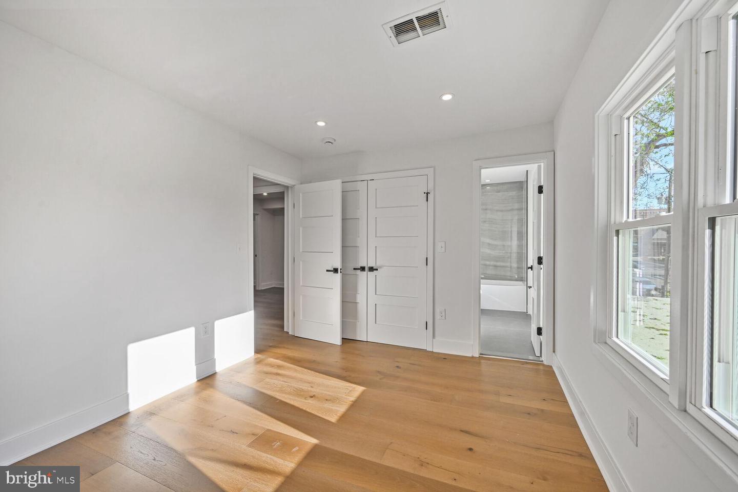 5310 14TH ST NW, WASHINGTON, District Of Columbia 20011, 7 Bedrooms Bedrooms, ,6 BathroomsBathrooms,Residential,For sale,5310 14TH ST NW,DCDC2242180 MLS # DCDC2242180