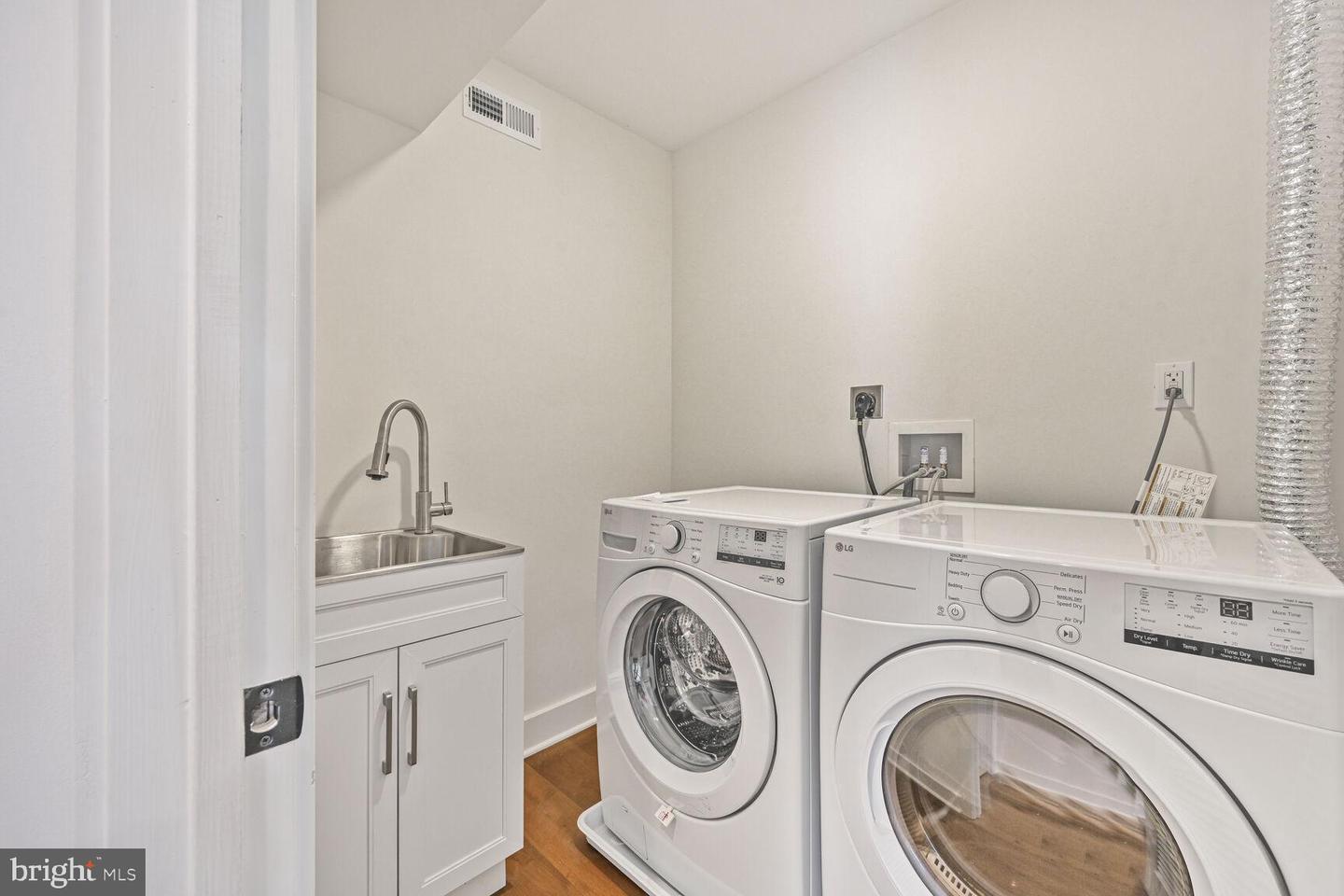 5310 14TH ST NW, WASHINGTON, District Of Columbia 20011, 7 Bedrooms Bedrooms, ,6 BathroomsBathrooms,Residential,For sale,5310 14TH ST NW,DCDC2242180 MLS # DCDC2242180