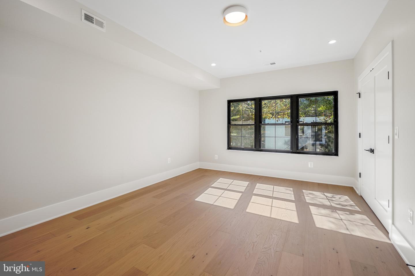 4414 HARRISON ST NW, WASHINGTON, District Of Columbia 20015, 5 Bedrooms Bedrooms, ,5 BathroomsBathrooms,Residential,For sale,4414 HARRISON ST NW,DCDC2225660 MLS # DCDC2225660