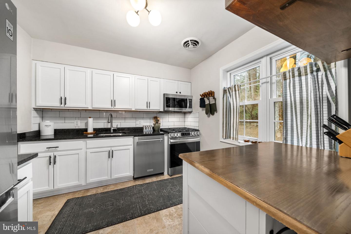 3216 PATRICK HENRY DR, FALLS CHURCH, Virginia 22044, 3 Bedrooms Bedrooms, ,2 BathroomsBathrooms,Residential,For sale,3216 PATRICK HENRY DR,VAFX2284492 MLS # VAFX2284492