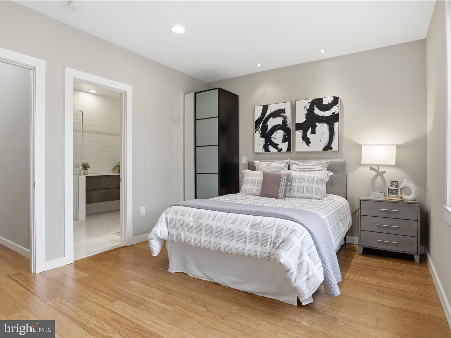 1242 NEW JERSEY AVE NW #2, WASHINGTON, District Of Columbia 20001, 2 Bedrooms Bedrooms, ,2 BathroomsBathrooms,Residential,For sale,1242 NEW JERSEY AVE NW #2,DCDC2241450 MLS # DCDC2241450