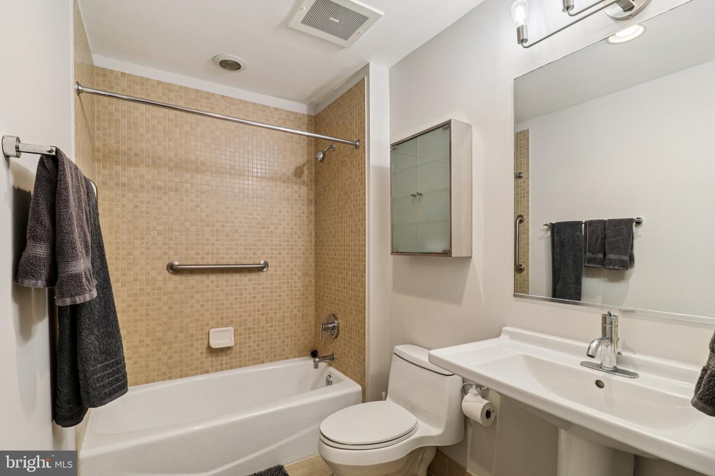 2125 14TH ST NW #322, WASHINGTON, District Of Columbia 20009, 1 Bedroom Bedrooms, ,2 BathroomsBathrooms,Residential,For sale,2125 14TH ST NW #322,DCDC2241862 MLS # DCDC2241862