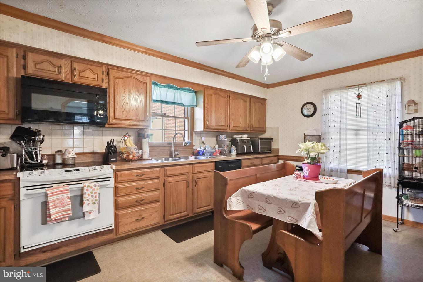 202 BROWN ST, STRASBURG, Virginia 22657, 2 Bedrooms Bedrooms, ,1 BathroomBathrooms,Residential,For sale,202 BROWN ST,VASH2013418 MLS # VASH2013418