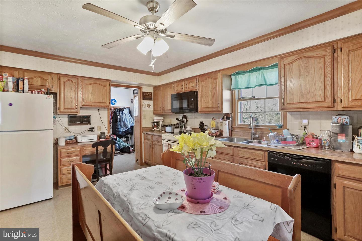 202 BROWN ST, STRASBURG, Virginia 22657, 2 Bedrooms Bedrooms, ,1 BathroomBathrooms,Residential,For sale,202 BROWN ST,VASH2013418 MLS # VASH2013418