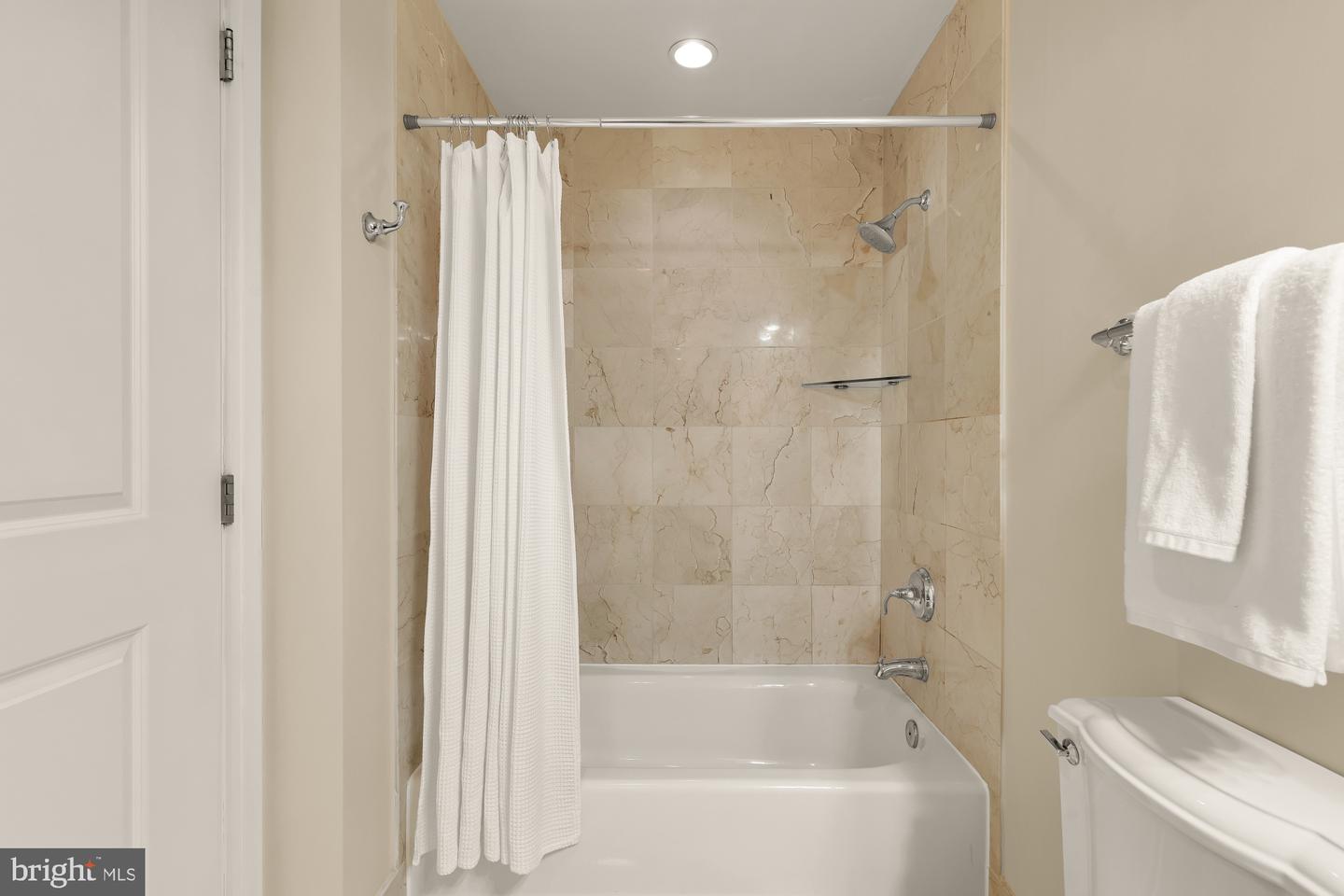 8220 CRESTWOOD HEIGHTS DR #418, TYSONS, Virginia 22102, 1 Bedroom Bedrooms, ,1 BathroomBathrooms,Residential,For sale,8220 CRESTWOOD HEIGHTS DR #418,VAFX2286644 MLS # VAFX2286644