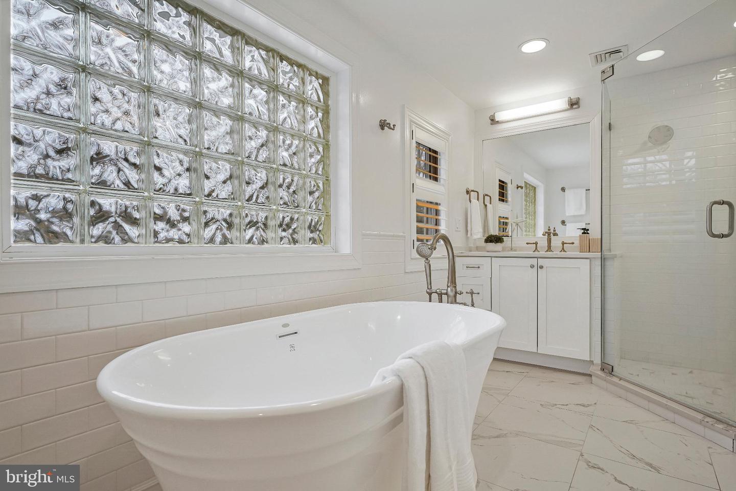 1120 BALLS HILL RD, MCLEAN, Virginia 22101, 5 Bedrooms Bedrooms, 10 Rooms Rooms,3 BathroomsBathrooms,Residential,For sale,1120 BALLS HILL RD,VAFX2286668 MLS # VAFX2286668