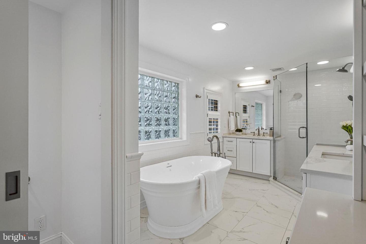 1120 BALLS HILL RD, MCLEAN, Virginia 22101, 5 Bedrooms Bedrooms, 10 Rooms Rooms,3 BathroomsBathrooms,Residential,For sale,1120 BALLS HILL RD,VAFX2286668 MLS # VAFX2286668