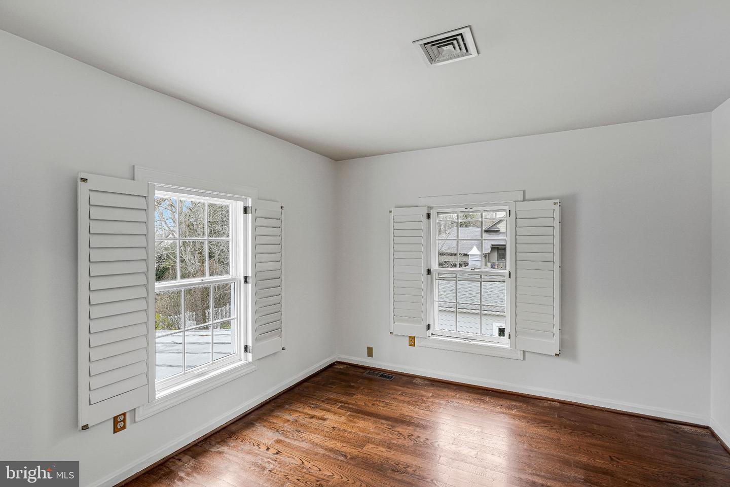 1120 BALLS HILL RD, MCLEAN, Virginia 22101, 5 Bedrooms Bedrooms, 10 Rooms Rooms,3 BathroomsBathrooms,Residential,For sale,1120 BALLS HILL RD,VAFX2286668 MLS # VAFX2286668