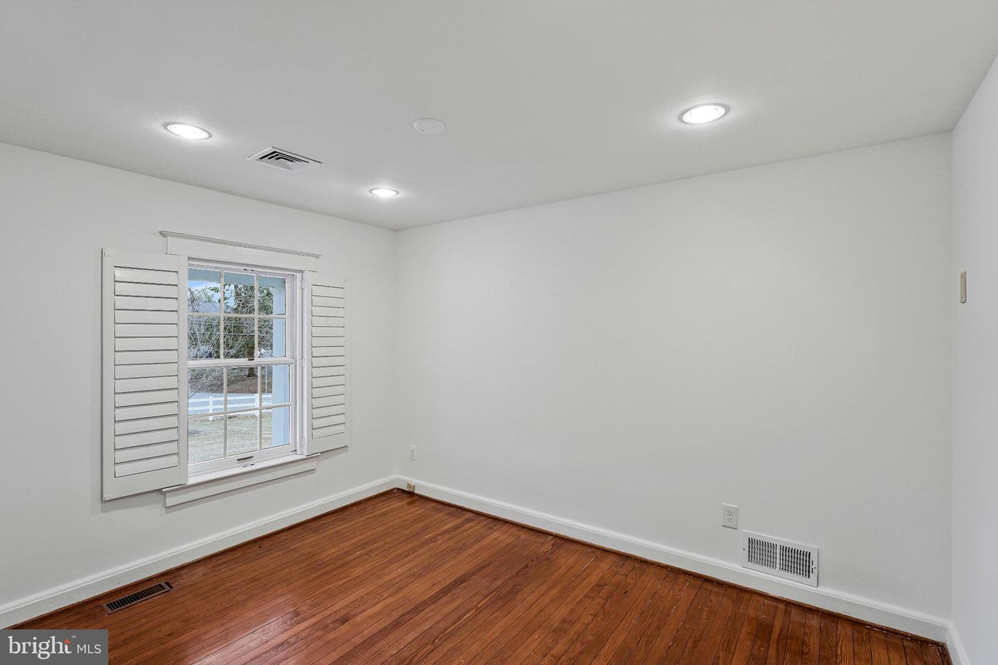 1120 BALLS HILL RD, MCLEAN, Virginia 22101, 5 Bedrooms Bedrooms, 10 Rooms Rooms,3 BathroomsBathrooms,Residential,For sale,1120 BALLS HILL RD,VAFX2286668 MLS # VAFX2286668