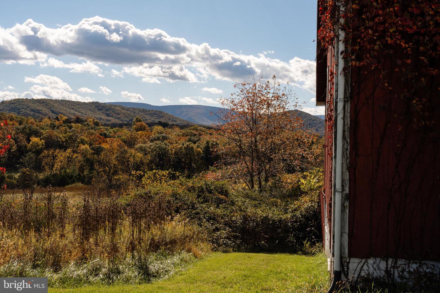 461 THUNDERBIRD RD, BENTONVILLE, Virginia 22610, 6 Bedrooms Bedrooms, ,3 BathroomsBathrooms,Residential,For sale,461 THUNDERBIRD RD,VAWR2013182 MLS # VAWR2013182