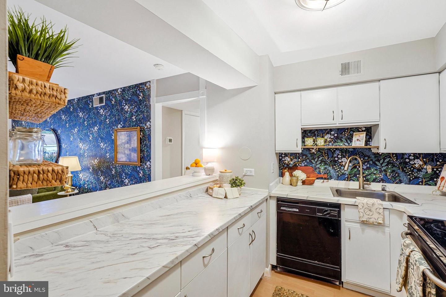 5778-B REXFORD CT #5778B, SPRINGFIELD, Virginia 22152, 2 Bedrooms Bedrooms, ,2 BathroomsBathrooms,Residential,For sale,5778-B REXFORD CT #5778B,VAFX2275790 MLS # VAFX2275790