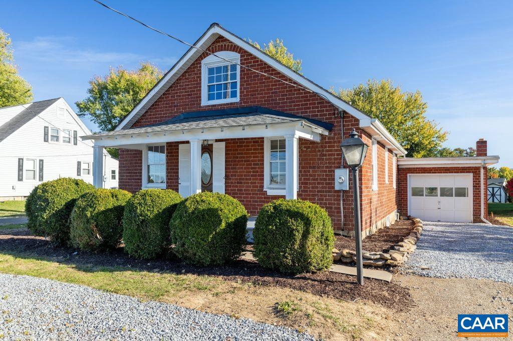 2735 STUARTS DRAFT HWY, STUARTS DRAFT, Virginia 24477, 3 Bedrooms Bedrooms, ,1 BathroomBathrooms,Residential,For sale,2735 STUARTS DRAFT HWY,670408 MLS # 670408 2735 STUARTS DRAFT HWY, STUARTS DRAFT, Virginia 24477, 3 Bedrooms Bedrooms, ,1 BathroomBathrooms,Residential,For sale,2735 STUARTS DRAFT HWY,670408 MLS # 670408