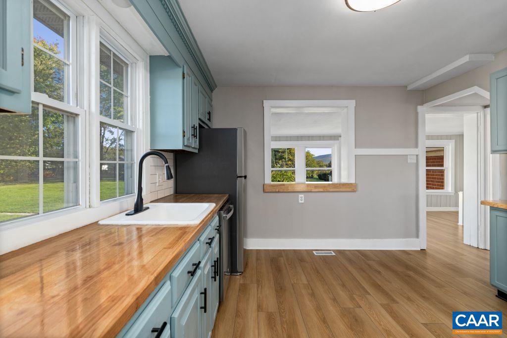 2735 STUARTS DRAFT HWY, STUARTS DRAFT, Virginia 24477, 3 Bedrooms Bedrooms, ,1 BathroomBathrooms,Residential,For sale,2735 STUARTS DRAFT HWY,670408 MLS # 670408 2735 STUARTS DRAFT HWY, STUARTS DRAFT, Virginia 24477, 3 Bedrooms Bedrooms, ,1 BathroomBathrooms,Residential,For sale,2735 STUARTS DRAFT HWY,670408 MLS # 670408