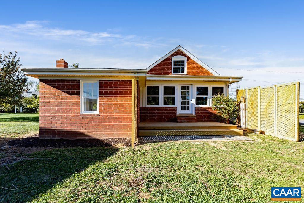 2735 STUARTS DRAFT HWY, STUARTS DRAFT, Virginia 24477, 3 Bedrooms Bedrooms, ,1 BathroomBathrooms,Residential,For sale,2735 STUARTS DRAFT HWY,670408 MLS # 670408 2735 STUARTS DRAFT HWY, STUARTS DRAFT, Virginia 24477, 3 Bedrooms Bedrooms, ,1 BathroomBathrooms,Residential,For sale,2735 STUARTS DRAFT HWY,670408 MLS # 670408