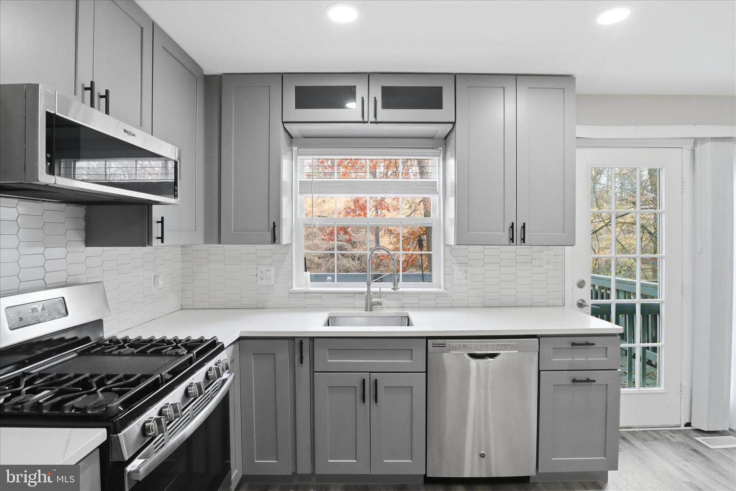 2038 STARGRASS CT, WOODBRIDGE, Virginia 22192, 2 Bedrooms Bedrooms, ,3 BathroomsBathrooms,Residential,For sale,2038 STARGRASS CT,VAPW2107806 MLS # VAPW2107806