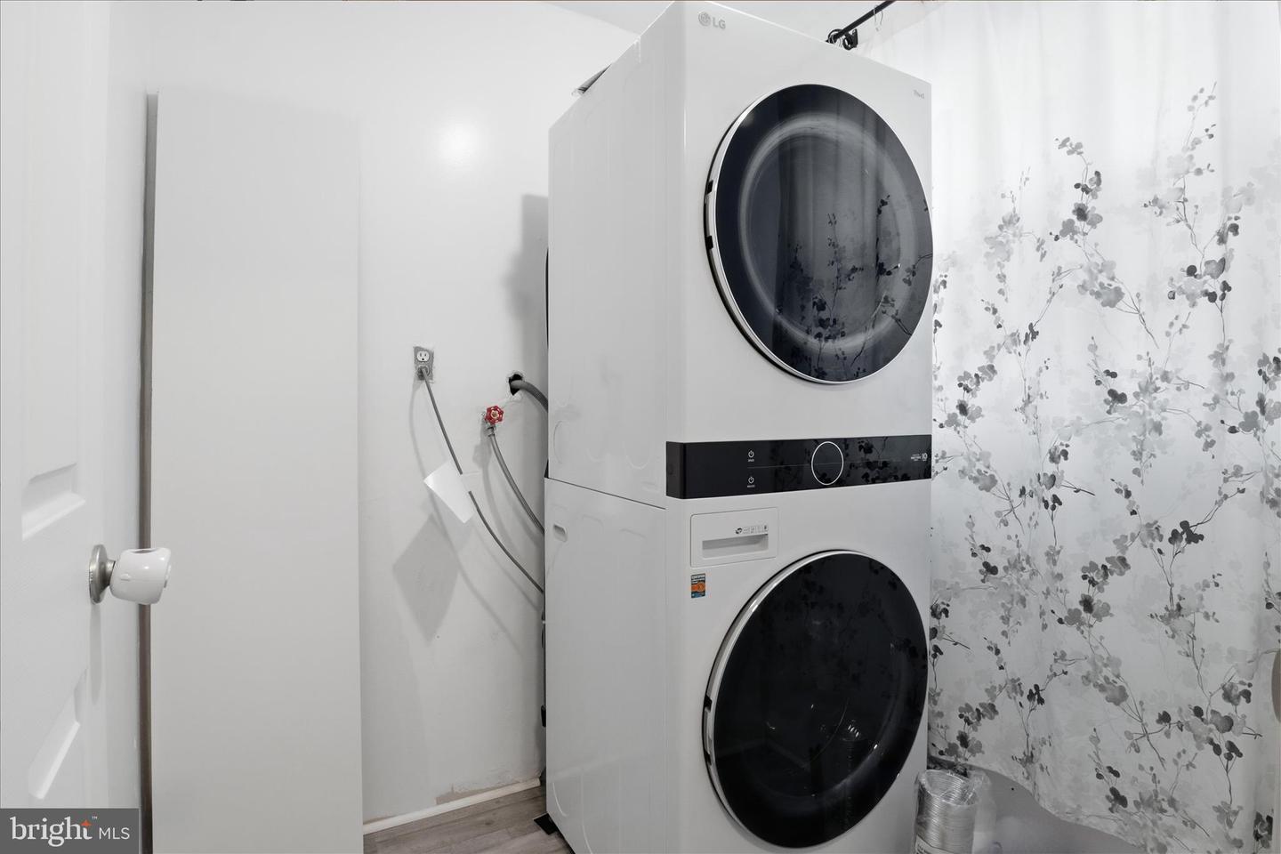 2038 STARGRASS CT, WOODBRIDGE, Virginia 22192, 2 Bedrooms Bedrooms, ,3 BathroomsBathrooms,Residential,For sale,2038 STARGRASS CT,VAPW2107806 MLS # VAPW2107806