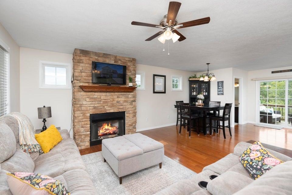 145 THOROUGHBRED CIR, LEXINGTON, Virginia 24450, 3 Bedrooms Bedrooms, ,3 BathroomsBathrooms,Residential,145 THOROUGHBRED CIR,672637 MLS # 672637