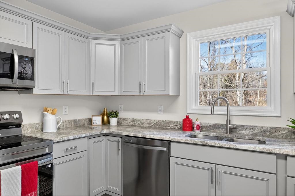 1637 A ST, WAYNESBORO, Virginia 22980, 3 Bedrooms Bedrooms, ,2 BathroomsBathrooms,Residential,1637 A ST,672646 MLS # 672646