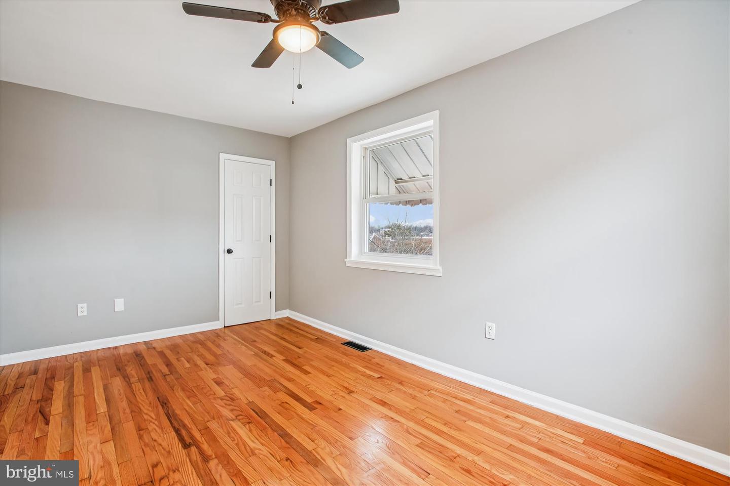 529 FOXHALL PL SE, WASHINGTON, District Of Columbia 20032, 3 Bedrooms Bedrooms, 5 Rooms Rooms,1 BathroomBathrooms,Residential,For sale,529 FOXHALL PL SE,DCDC2233272 MLS # DCDC2233272