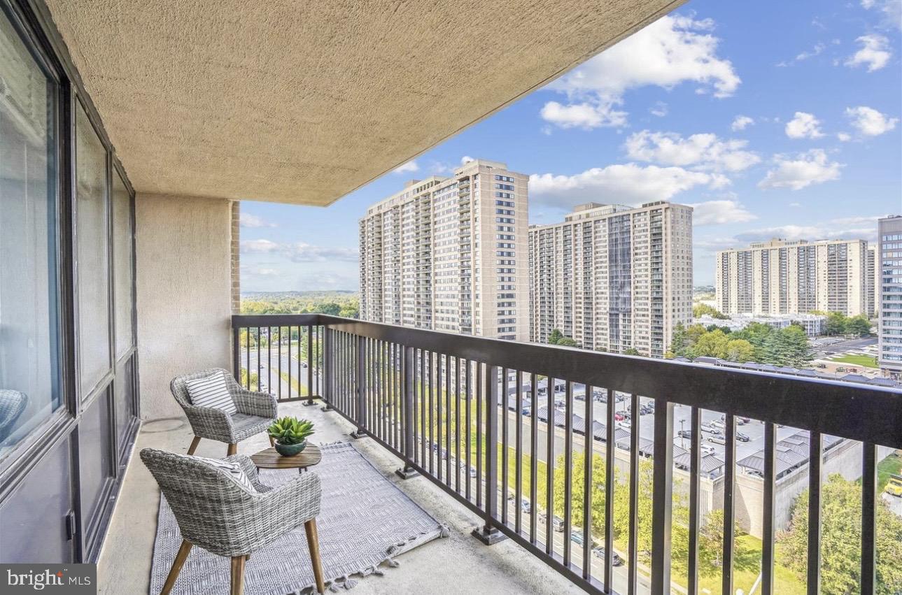 3713 S GEORGE MASON DR #1506, FALLS CHURCH, Virginia 22041, 3 Bedrooms Bedrooms, ,2 BathroomsBathrooms,Residential,For sale,3713 S GEORGE MASON DR #1506,VAFX2285898 MLS # VAFX2285898