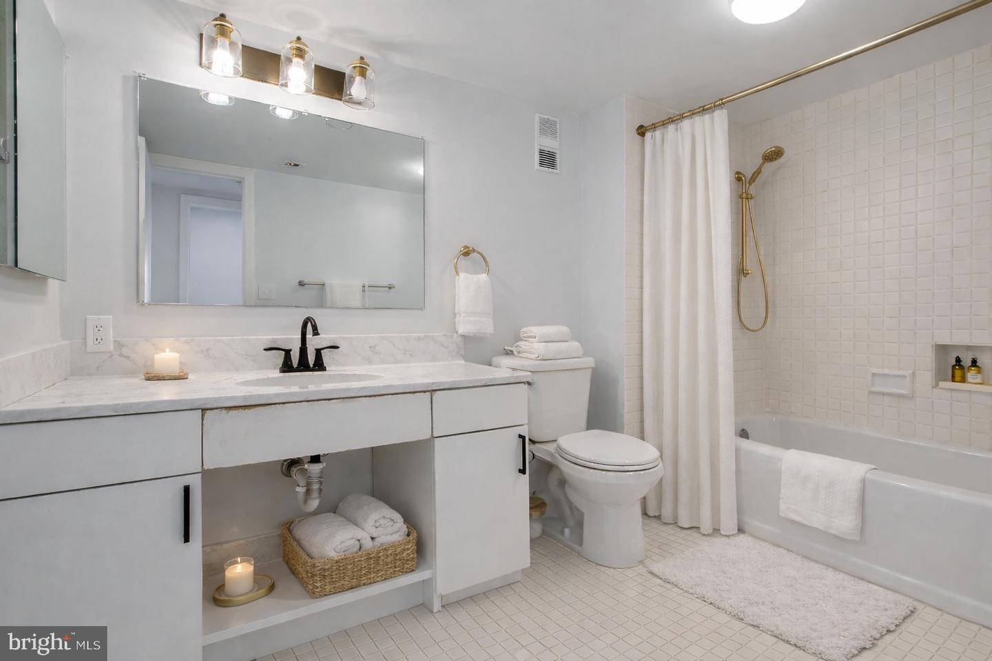 3713 S GEORGE MASON DR #1506, FALLS CHURCH, Virginia 22041, 3 Bedrooms Bedrooms, ,2 BathroomsBathrooms,Residential,For sale,3713 S GEORGE MASON DR #1506,VAFX2285898 MLS # VAFX2285898