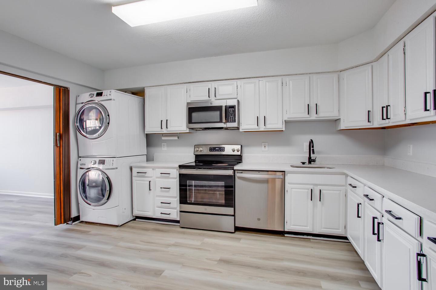 3713 S GEORGE MASON DR #1506, FALLS CHURCH, Virginia 22041, 3 Bedrooms Bedrooms, ,2 BathroomsBathrooms,Residential,For sale,3713 S GEORGE MASON DR #1506,VAFX2285898 MLS # VAFX2285898