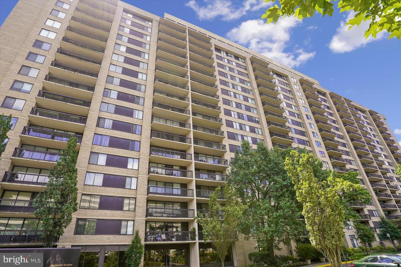 3713 S GEORGE MASON DR #1506, FALLS CHURCH, Virginia 22041, 3 Bedrooms Bedrooms, ,2 BathroomsBathrooms,Residential,For sale,3713 S GEORGE MASON DR #1506,VAFX2285898 MLS # VAFX2285898