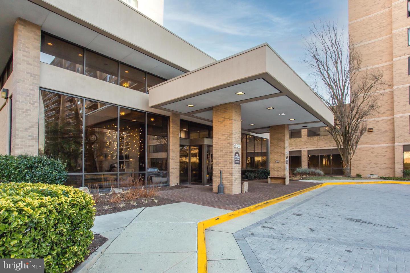 3713 S GEORGE MASON DR #1506, FALLS CHURCH, Virginia 22041, 3 Bedrooms Bedrooms, ,2 BathroomsBathrooms,Residential,For sale,3713 S GEORGE MASON DR #1506,VAFX2285898 MLS # VAFX2285898