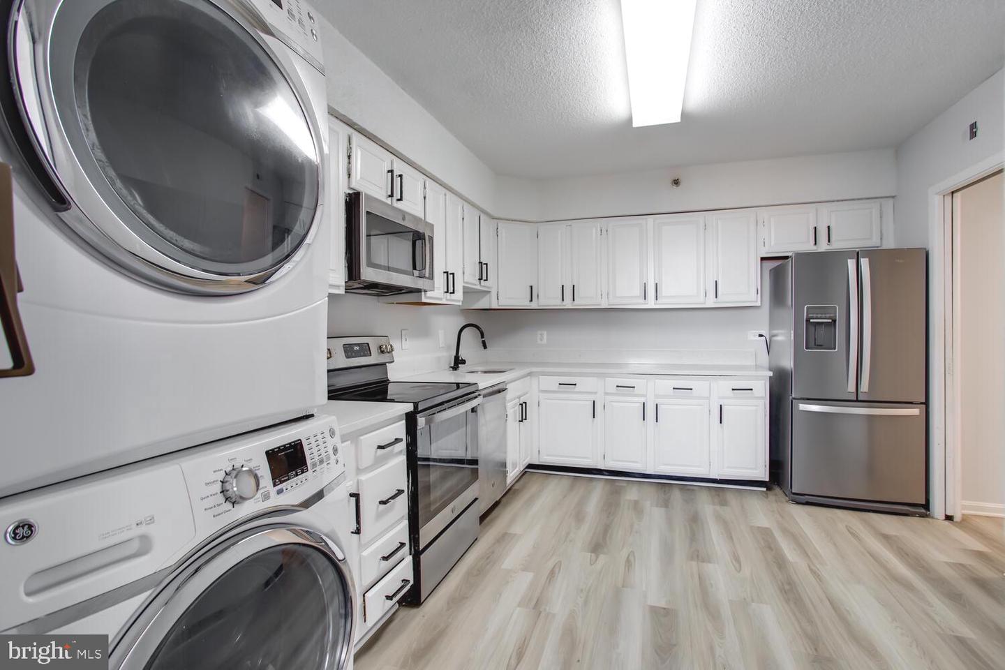 3713 S GEORGE MASON DR #1506, FALLS CHURCH, Virginia 22041, 3 Bedrooms Bedrooms, ,2 BathroomsBathrooms,Residential,For sale,3713 S GEORGE MASON DR #1506,VAFX2285898 MLS # VAFX2285898