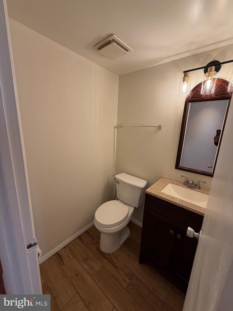 6427 OLD SCOTTS CT, SPRINGFIELD, Virginia 22152, 3 Bedrooms Bedrooms, ,3 BathroomsBathrooms,Residential,For sale,6427 OLD SCOTTS CT,VAFX2286496 MLS # VAFX2286496