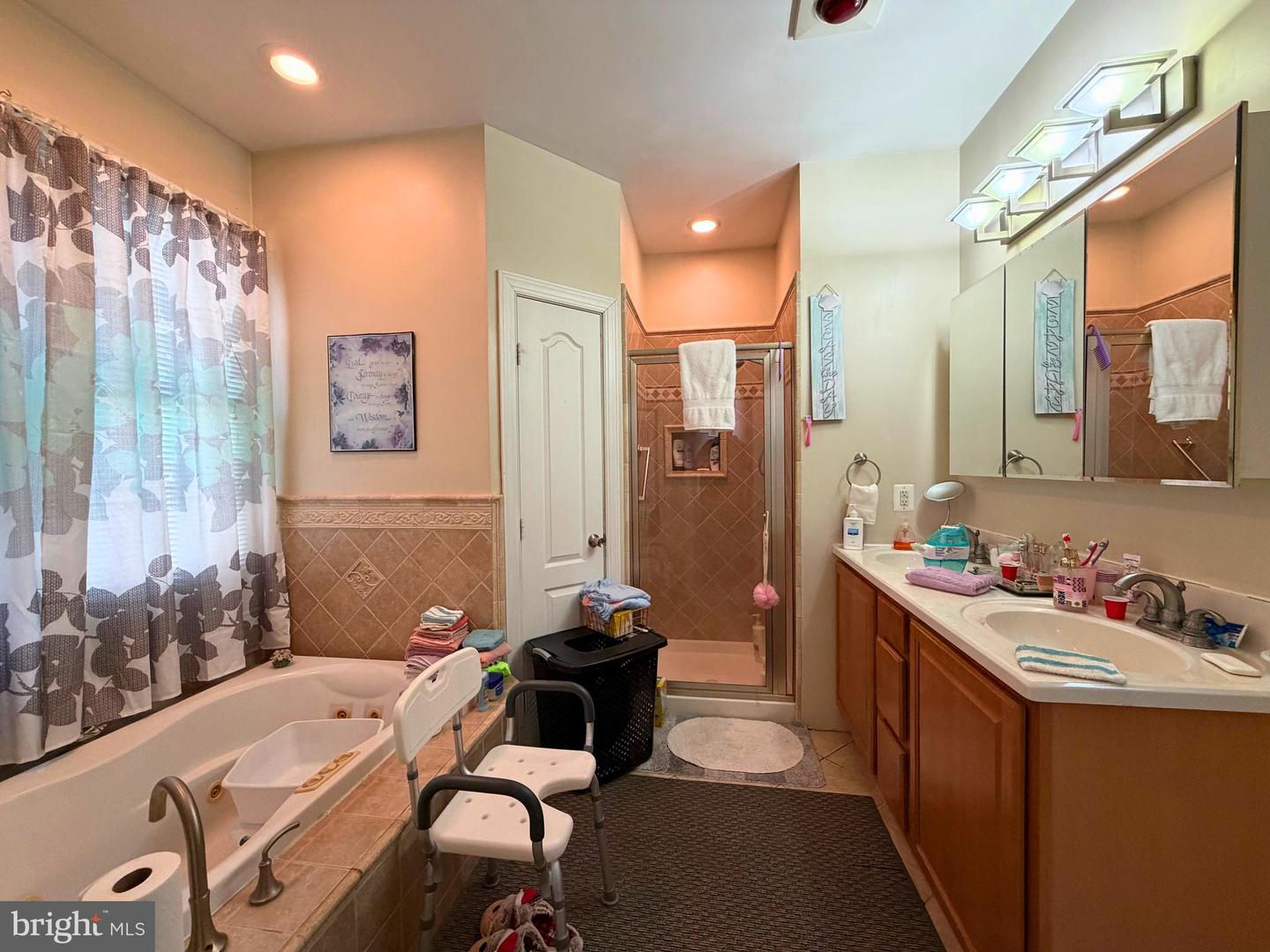 289 MAGNOLIA DR, FRONT ROYAL, Virginia 22630, 4 Bedrooms Bedrooms, ,3 BathroomsBathrooms,Residential,For sale,289 MAGNOLIA DR,VAWR2013186 MLS # VAWR2013186