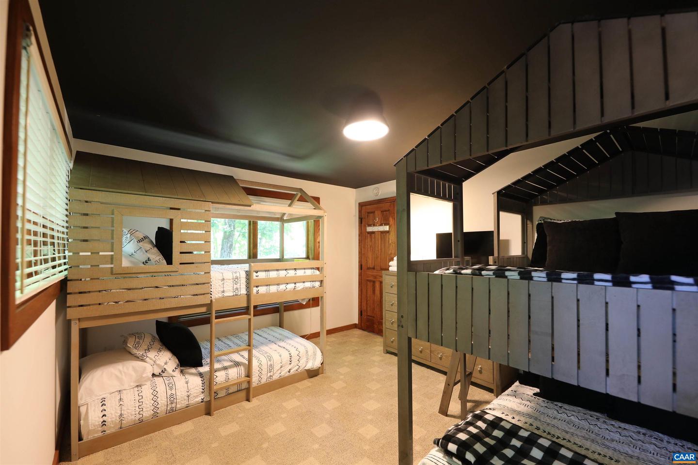 278 E CATOCTIN DR, WINTERGREEN RESORT, Virginia 22967, 5 Bedrooms Bedrooms, ,4 BathroomsBathrooms,Residential,For sale,278 E CATOCTIN DR,672639 MLS # 672639