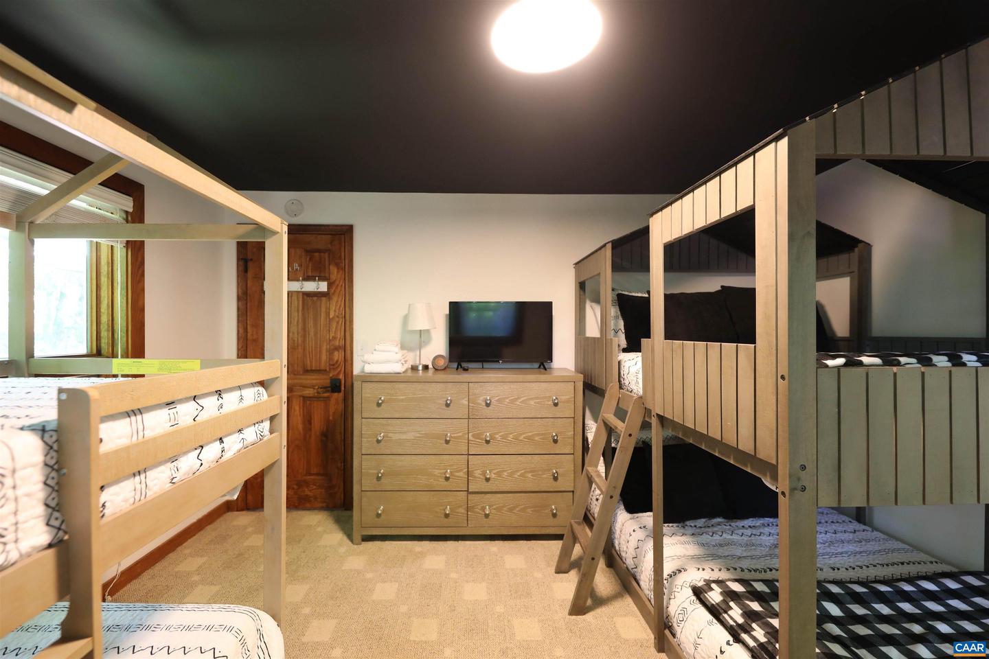 278 E CATOCTIN DR, WINTERGREEN RESORT, Virginia 22967, 5 Bedrooms Bedrooms, ,4 BathroomsBathrooms,Residential,For sale,278 E CATOCTIN DR,672639 MLS # 672639