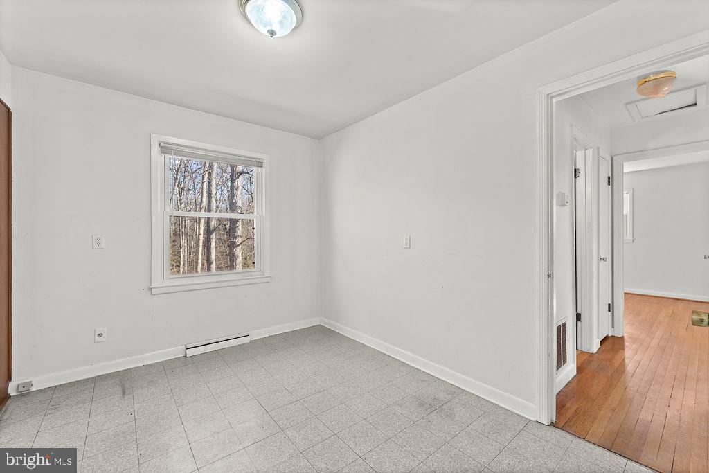 15 WINSTON PL, FREDERICKSBURG, Virginia 22405, 3 Bedrooms Bedrooms, 5 Rooms Rooms,1 BathroomBathrooms,Residential,For sale,15 WINSTON PL,VAST2045404 MLS # VAST2045404 15 WINSTON PL, FREDERICKSBURG, Virginia 22405, 3 Bedrooms Bedrooms, 5 Rooms Rooms,1 BathroomBathrooms,Residential,For sale,15 WINSTON PL,VAST2045404 MLS # VAST2045404