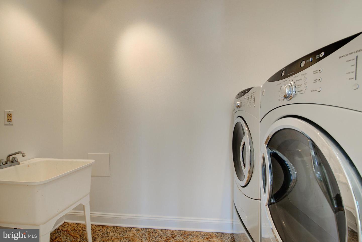 7500 ARLINGTON BLVD, FALLS CHURCH, Virginia 22042, 4 Bedrooms Bedrooms, ,4 BathroomsBathrooms,Residential,For sale,7500 ARLINGTON BLVD,VAFX2278678 MLS # VAFX2278678 7500 ARLINGTON BLVD, FALLS CHURCH, Virginia 22042, 4 Bedrooms Bedrooms, ,4 BathroomsBathrooms,Residential,For sale,7500 ARLINGTON BLVD,VAFX2278678 MLS # VAFX2278678