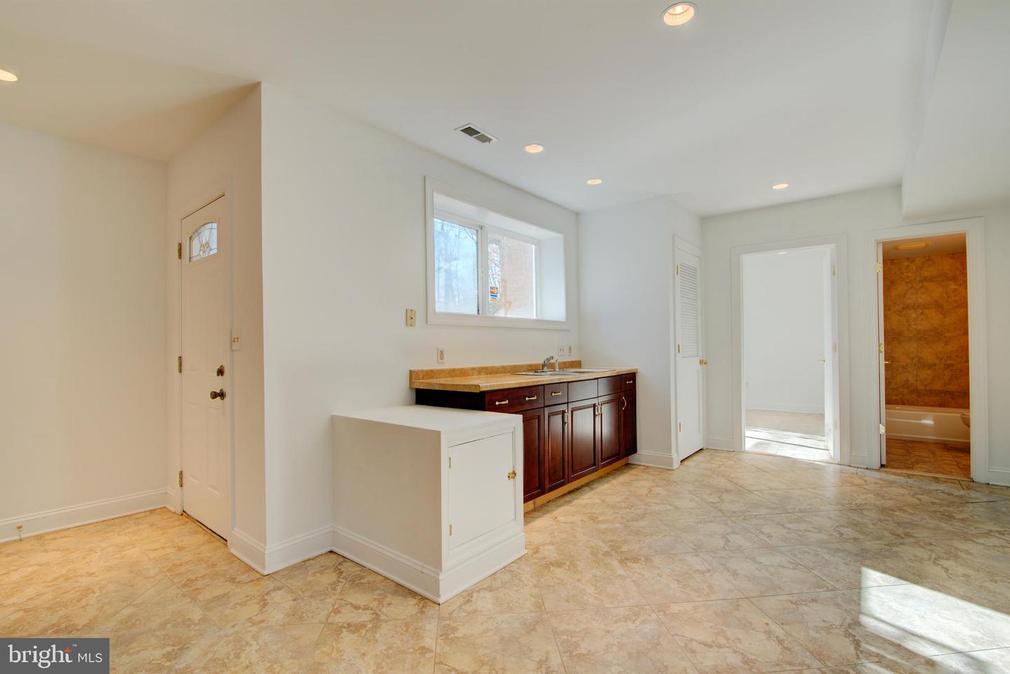 7500 ARLINGTON BLVD, FALLS CHURCH, Virginia 22042, 4 Bedrooms Bedrooms, ,4 BathroomsBathrooms,Residential,For sale,7500 ARLINGTON BLVD,VAFX2278678 MLS # VAFX2278678 7500 ARLINGTON BLVD, FALLS CHURCH, Virginia 22042, 4 Bedrooms Bedrooms, ,4 BathroomsBathrooms,Residential,For sale,7500 ARLINGTON BLVD,VAFX2278678 MLS # VAFX2278678