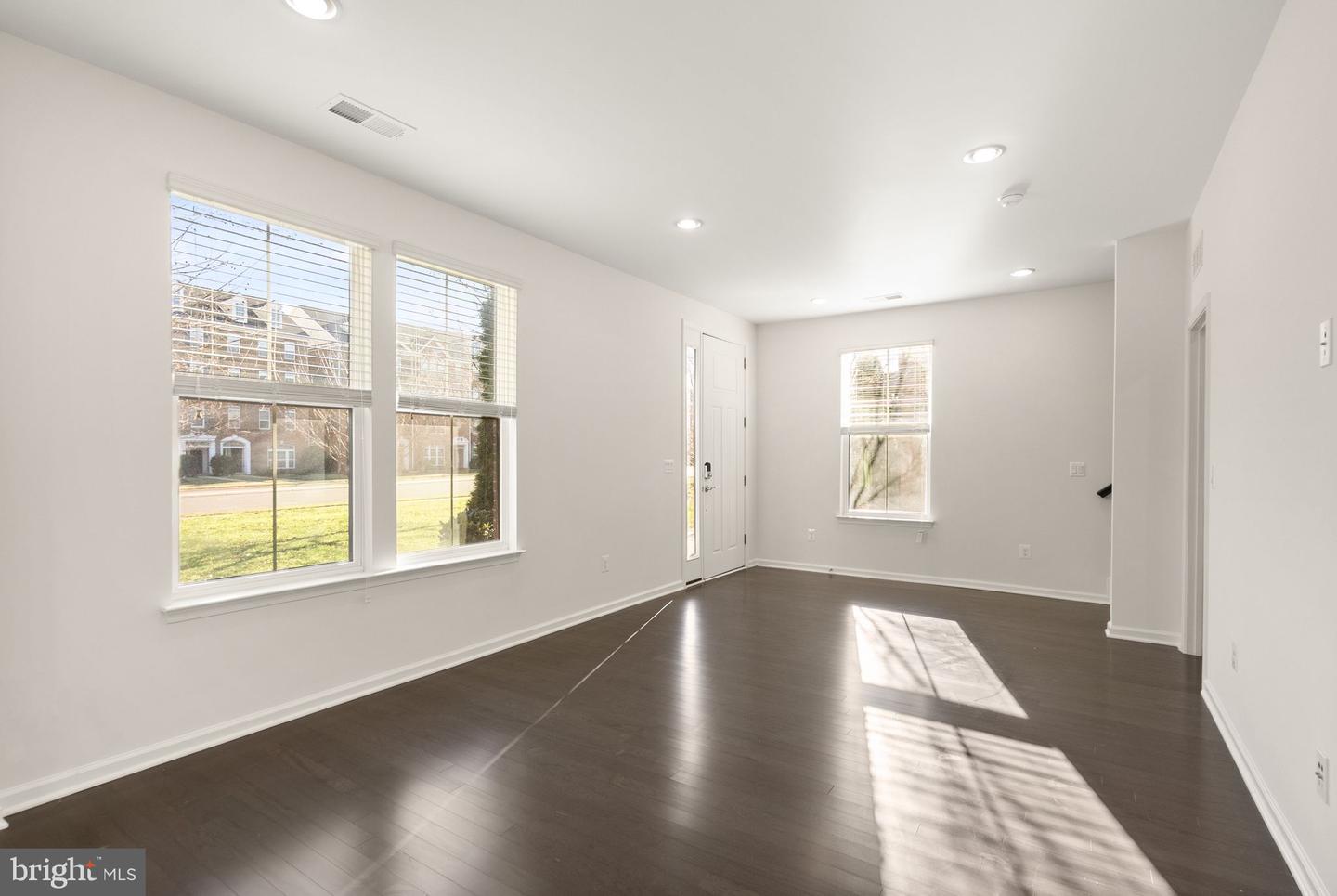 13650 AIR AND SPACE MUSEUM PKWY, HERNDON, Virginia 20171, 3 Bedrooms Bedrooms, ,3 BathroomsBathrooms,Residential,For sale,13650 AIR AND SPACE MUSEUM PKWY,VAFX2279208 MLS # VAFX2279208