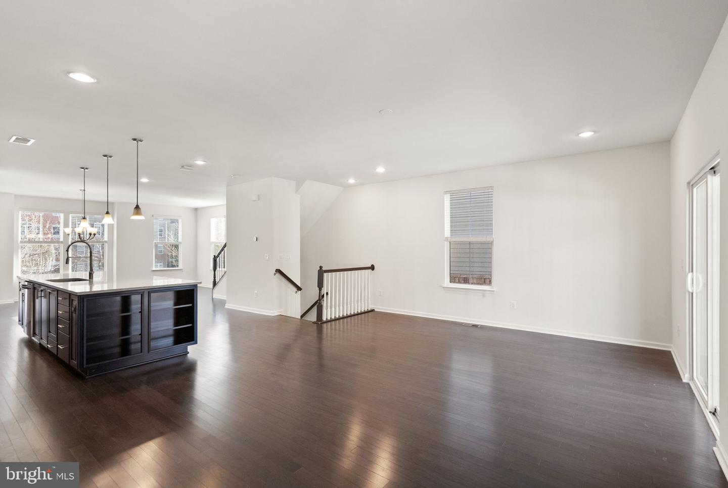 13650 AIR AND SPACE MUSEUM PKWY, HERNDON, Virginia 20171, 3 Bedrooms Bedrooms, ,3 BathroomsBathrooms,Residential,For sale,13650 AIR AND SPACE MUSEUM PKWY,VAFX2279208 MLS # VAFX2279208