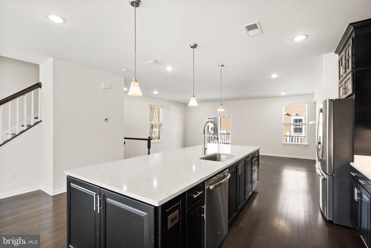 13650 AIR AND SPACE MUSEUM PKWY, HERNDON, Virginia 20171, 3 Bedrooms Bedrooms, ,3 BathroomsBathrooms,Residential,For sale,13650 AIR AND SPACE MUSEUM PKWY,VAFX2279208 MLS # VAFX2279208