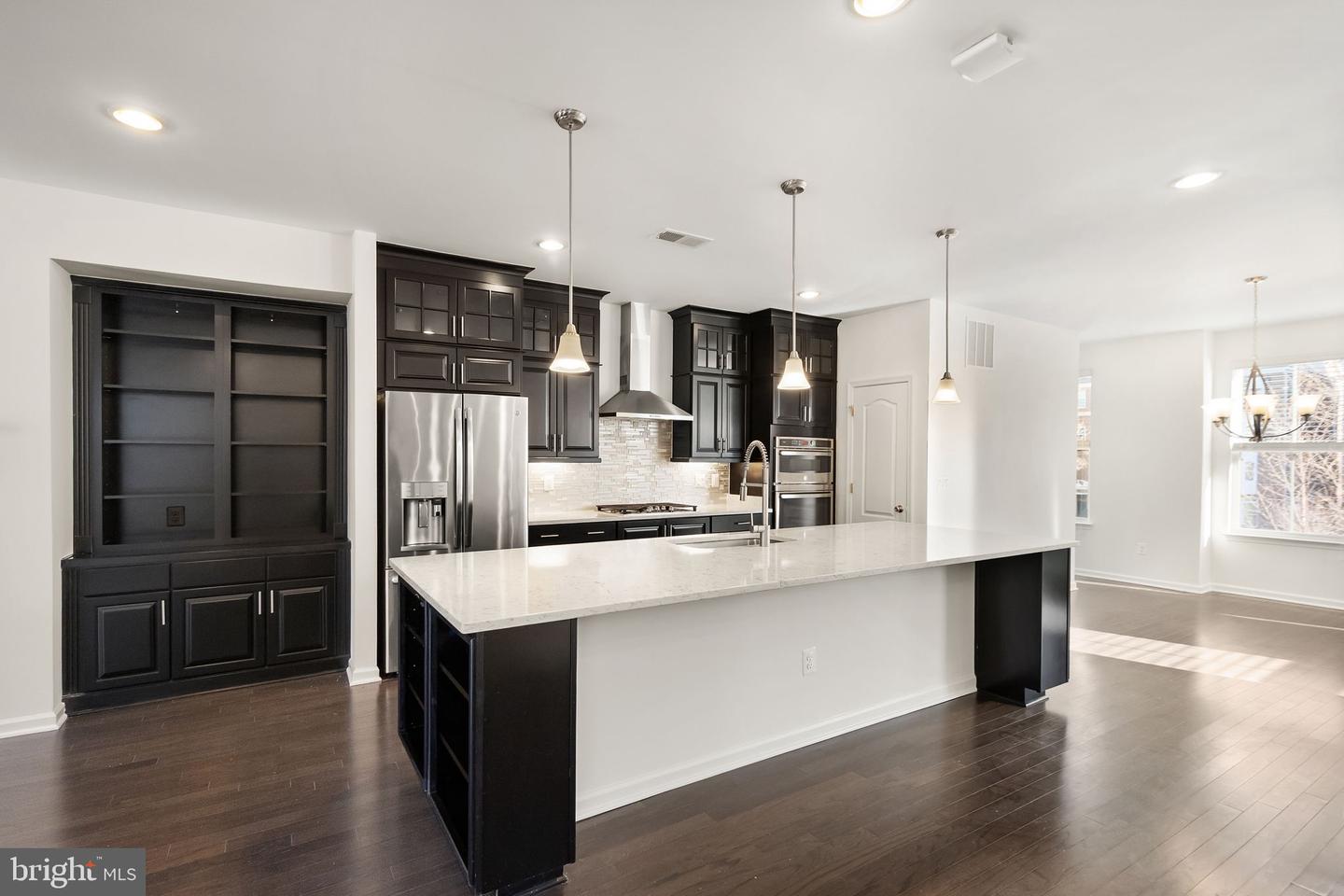 13650 AIR AND SPACE MUSEUM PKWY, HERNDON, Virginia 20171, 3 Bedrooms Bedrooms, ,3 BathroomsBathrooms,Residential,For sale,13650 AIR AND SPACE MUSEUM PKWY,VAFX2279208 MLS # VAFX2279208