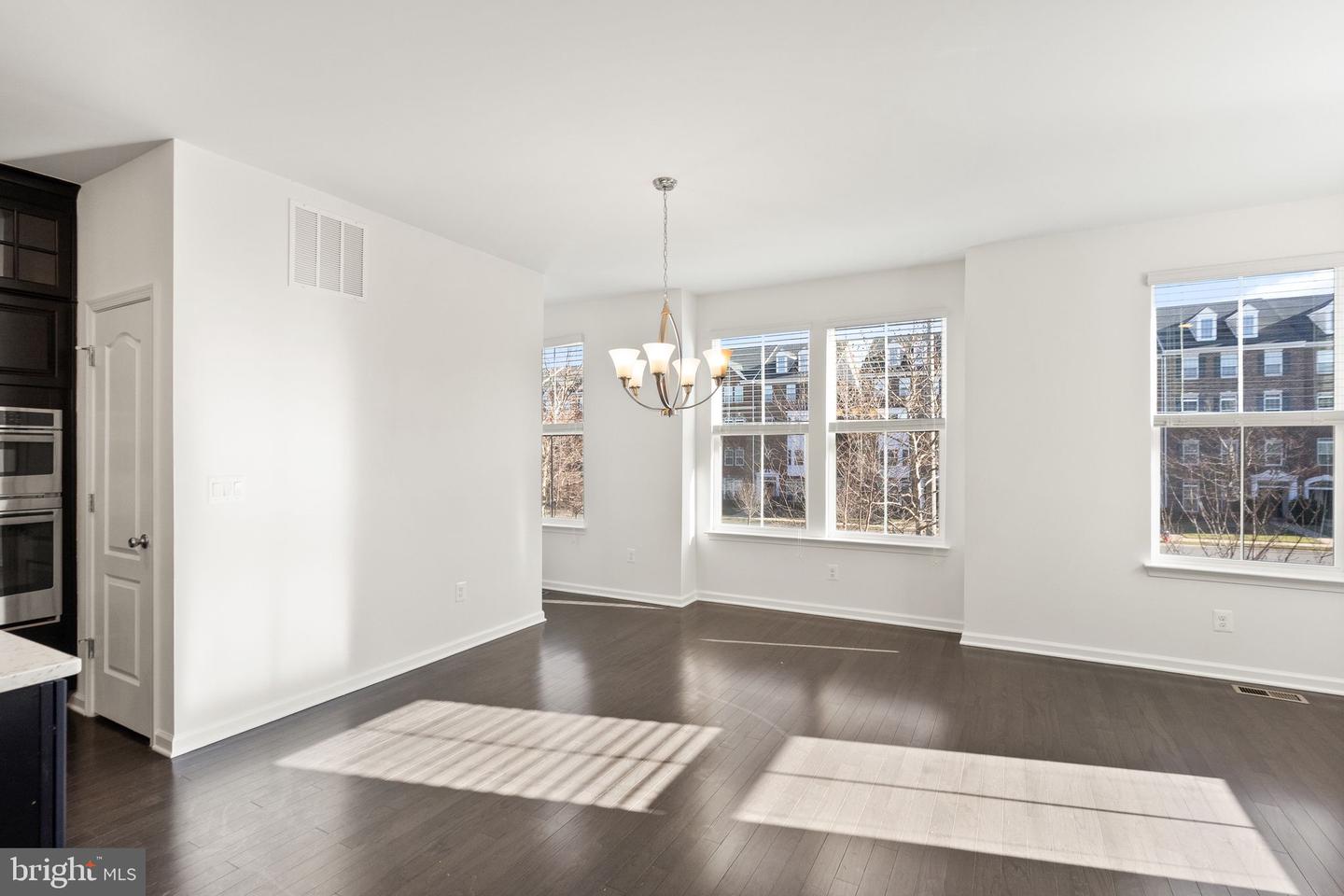 13650 AIR AND SPACE MUSEUM PKWY, HERNDON, Virginia 20171, 3 Bedrooms Bedrooms, ,3 BathroomsBathrooms,Residential,For sale,13650 AIR AND SPACE MUSEUM PKWY,VAFX2279208 MLS # VAFX2279208