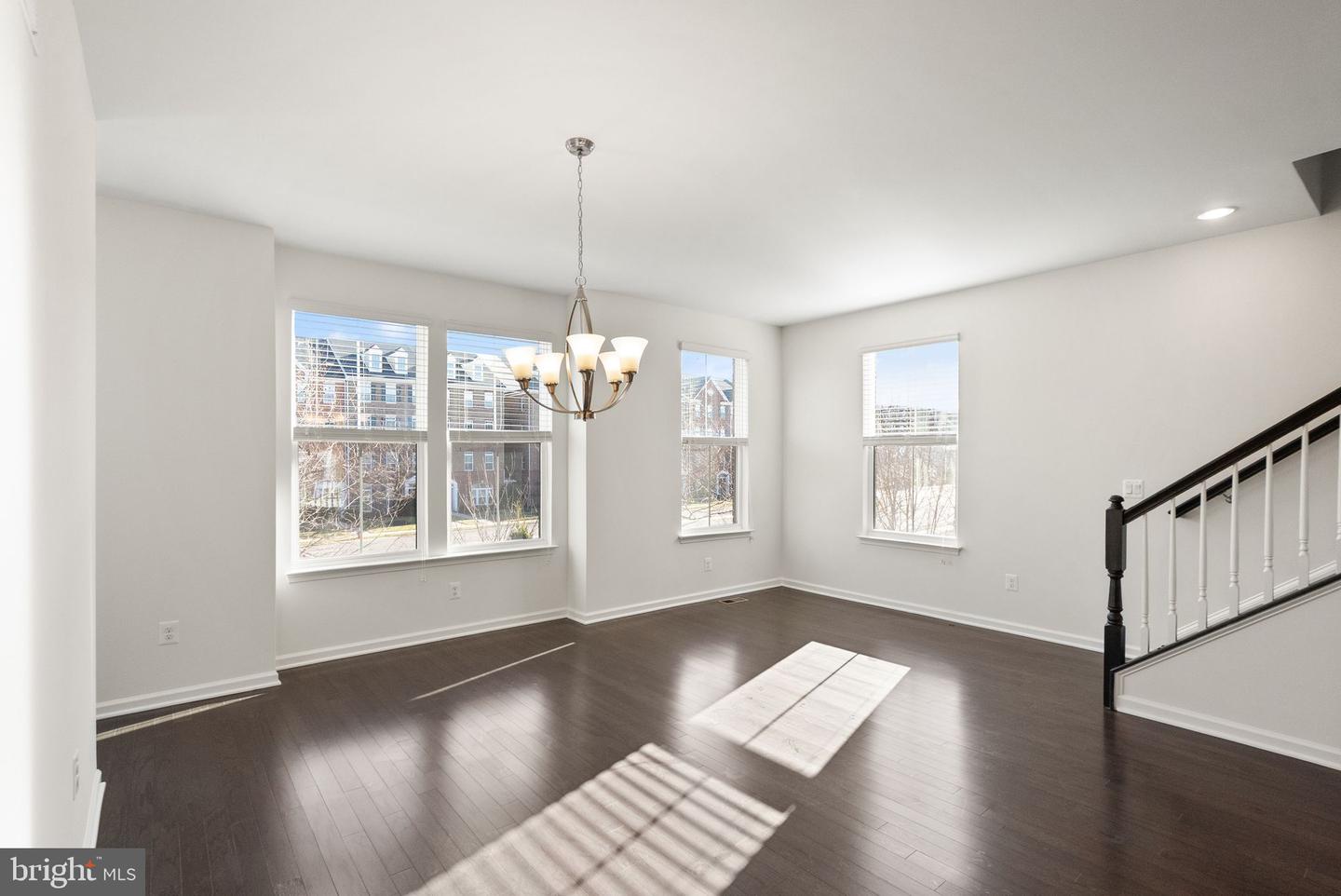 13650 AIR AND SPACE MUSEUM PKWY, HERNDON, Virginia 20171, 3 Bedrooms Bedrooms, ,3 BathroomsBathrooms,Residential,For sale,13650 AIR AND SPACE MUSEUM PKWY,VAFX2279208 MLS # VAFX2279208