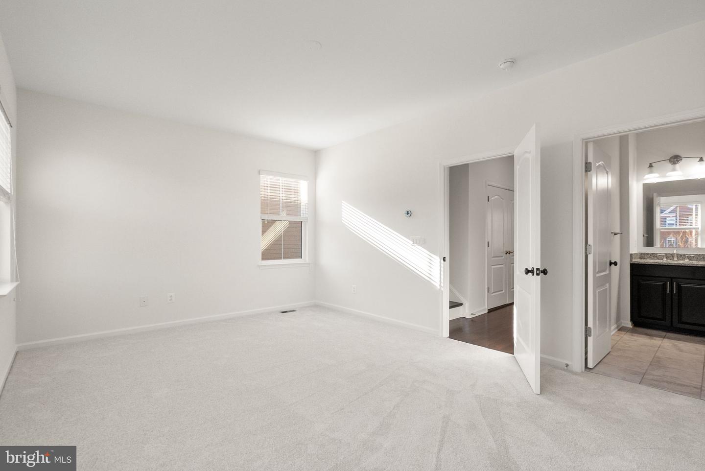 13650 AIR AND SPACE MUSEUM PKWY, HERNDON, Virginia 20171, 3 Bedrooms Bedrooms, ,3 BathroomsBathrooms,Residential,For sale,13650 AIR AND SPACE MUSEUM PKWY,VAFX2279208 MLS # VAFX2279208