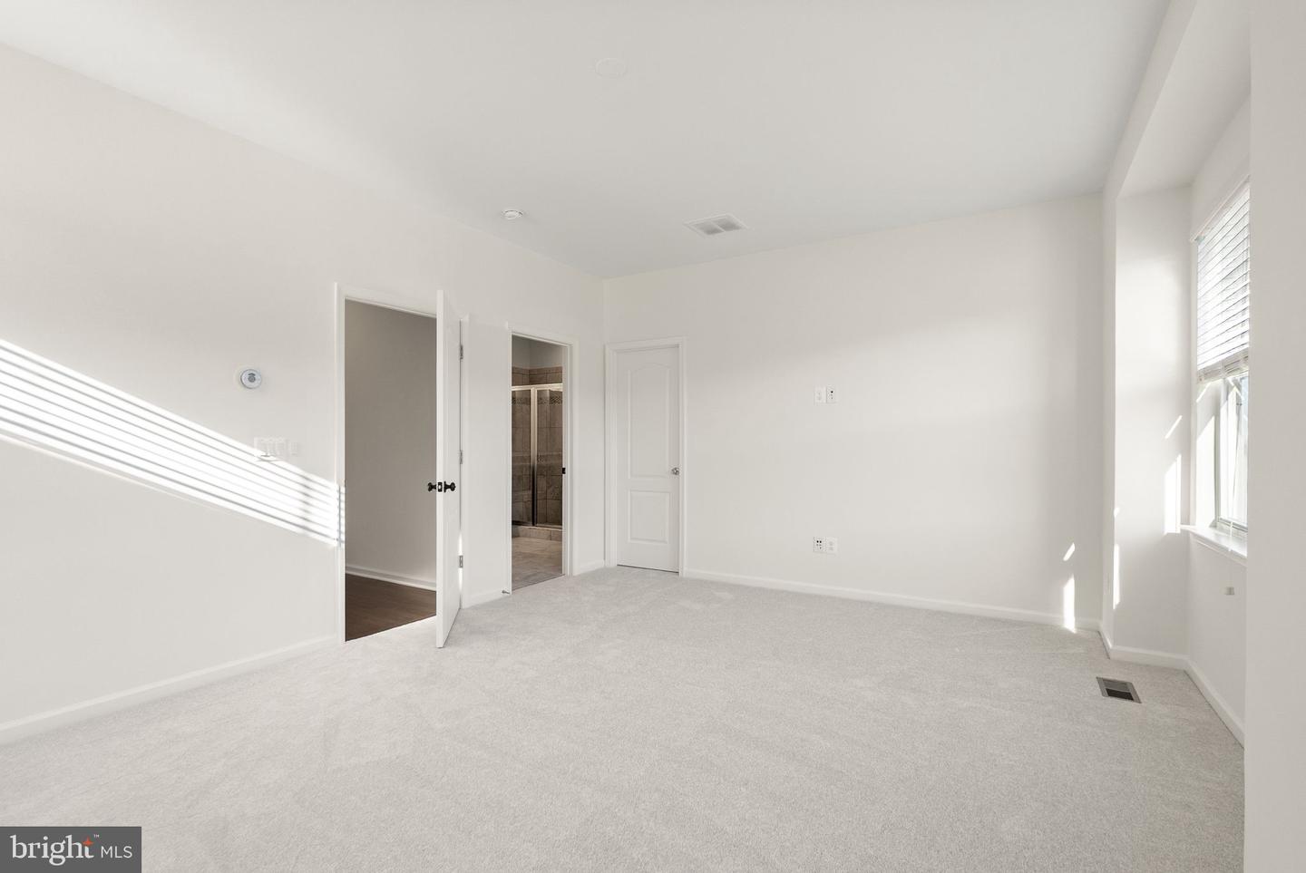 13650 AIR AND SPACE MUSEUM PKWY, HERNDON, Virginia 20171, 3 Bedrooms Bedrooms, ,3 BathroomsBathrooms,Residential,For sale,13650 AIR AND SPACE MUSEUM PKWY,VAFX2279208 MLS # VAFX2279208