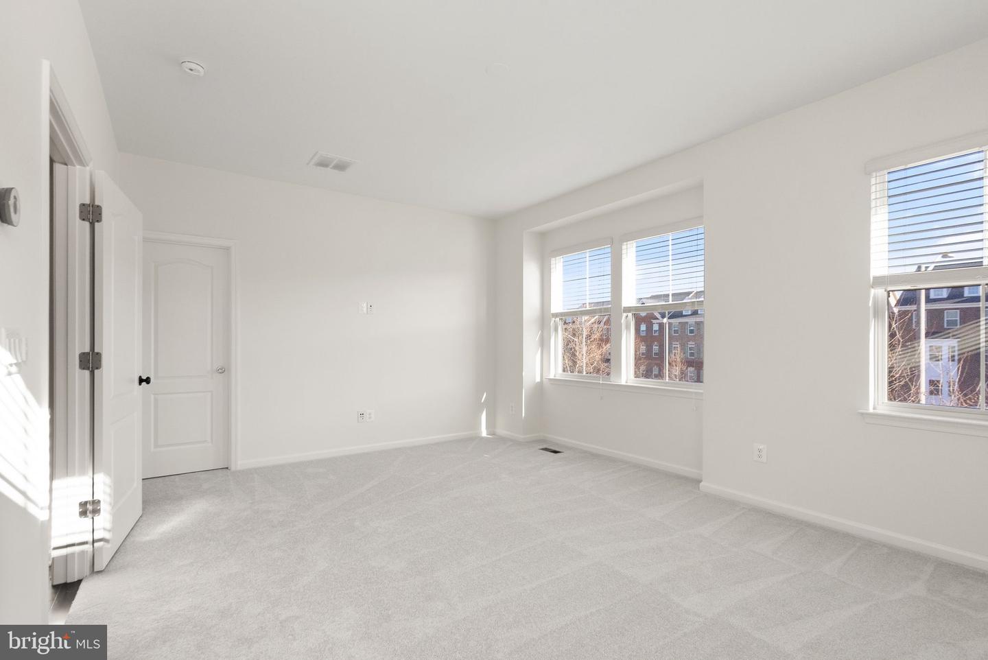 13650 AIR AND SPACE MUSEUM PKWY, HERNDON, Virginia 20171, 3 Bedrooms Bedrooms, ,3 BathroomsBathrooms,Residential,For sale,13650 AIR AND SPACE MUSEUM PKWY,VAFX2279208 MLS # VAFX2279208