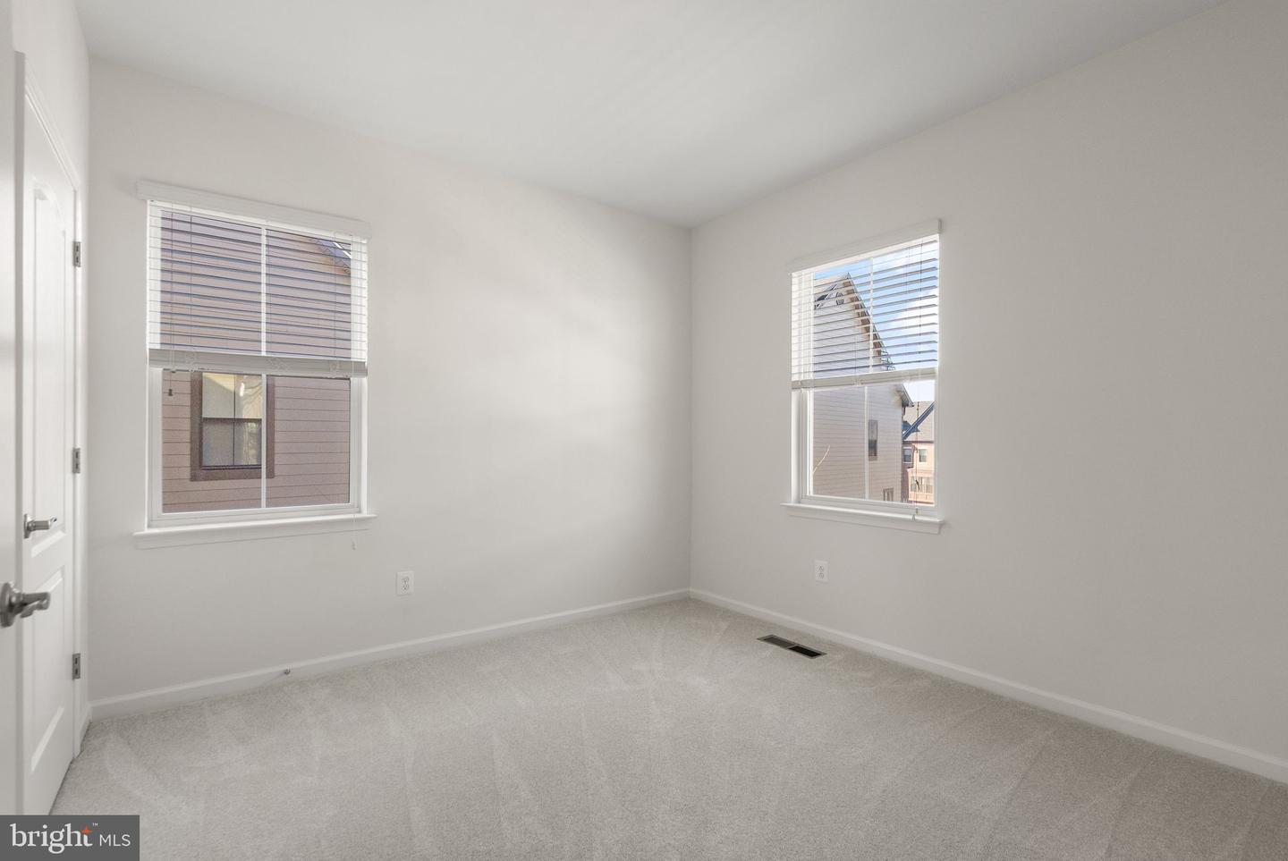 13650 AIR AND SPACE MUSEUM PKWY, HERNDON, Virginia 20171, 3 Bedrooms Bedrooms, ,3 BathroomsBathrooms,Residential,For sale,13650 AIR AND SPACE MUSEUM PKWY,VAFX2279208 MLS # VAFX2279208