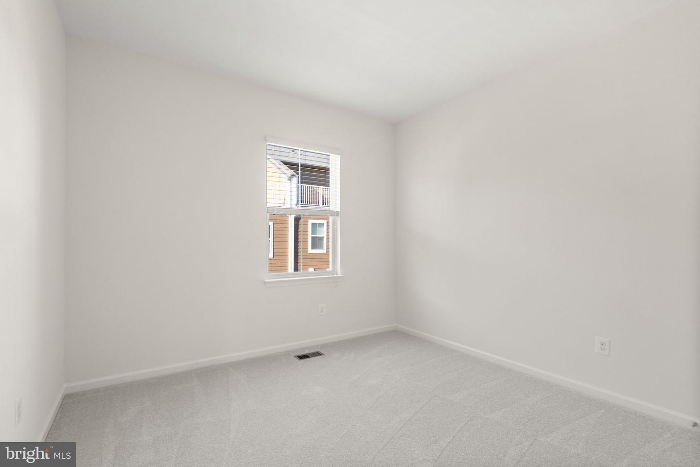 13650 AIR AND SPACE MUSEUM PKWY, HERNDON, Virginia 20171, 3 Bedrooms Bedrooms, ,3 BathroomsBathrooms,Residential,For sale,13650 AIR AND SPACE MUSEUM PKWY,VAFX2279208 MLS # VAFX2279208